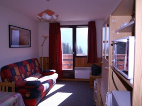 Studio cabine cosy avec balcon, 400m des pistes, casier à skis, proche commerces et remontées mécaniques. - FR-1-557A-15